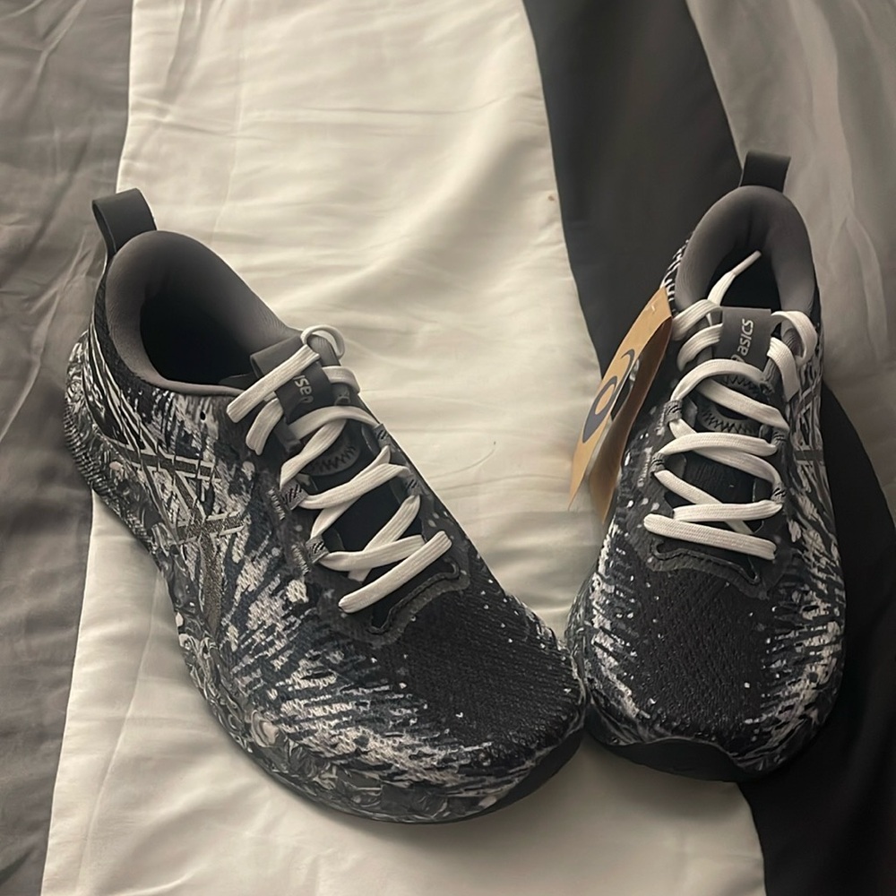 Brand new ASICS Noosa Tri 16 running shoes, new with tags, women’s size 8.5